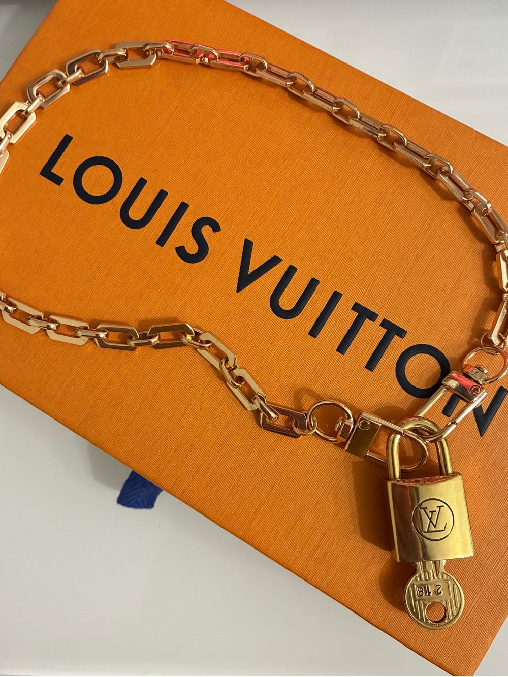 Authentic LV #218 Padlock & Key Set With Vintage Neckace Chain - Picture 2 of 8